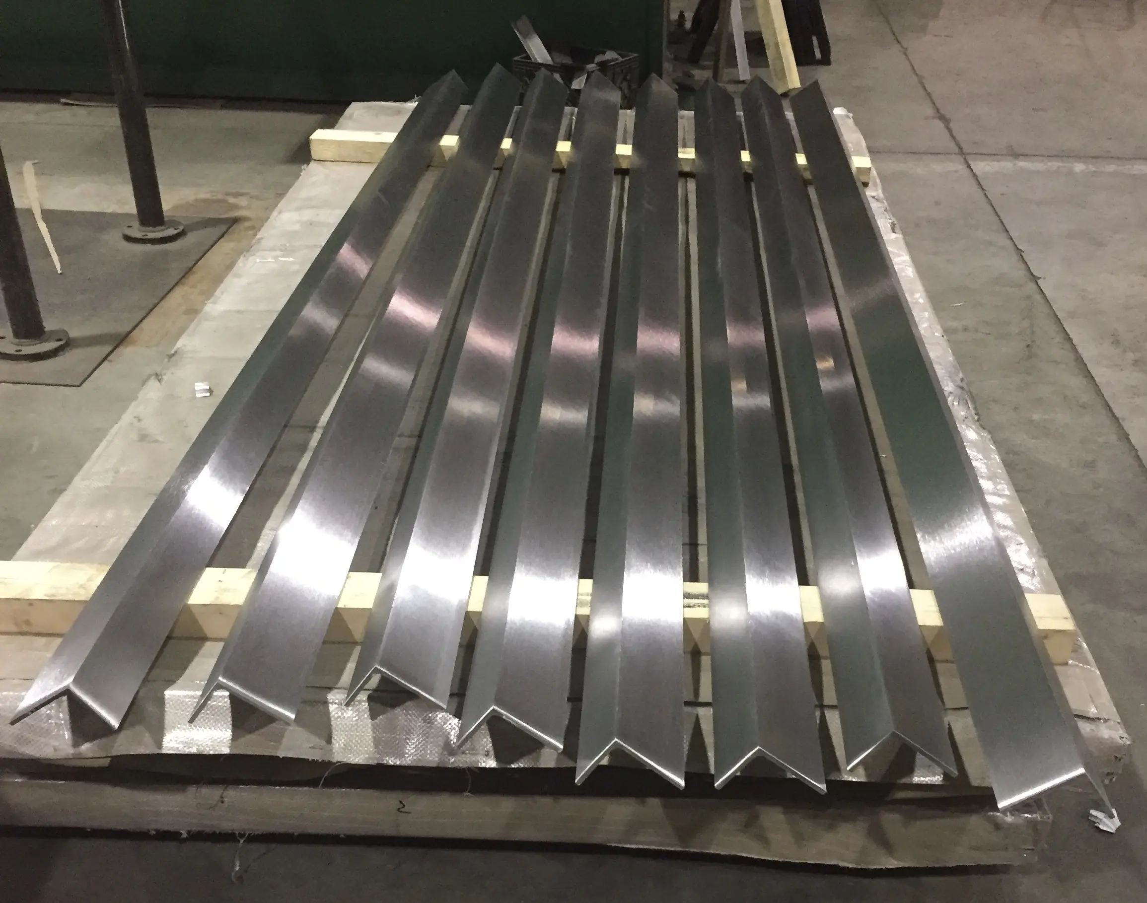 Solid stainless steel angle steel: heavy-duty and durable