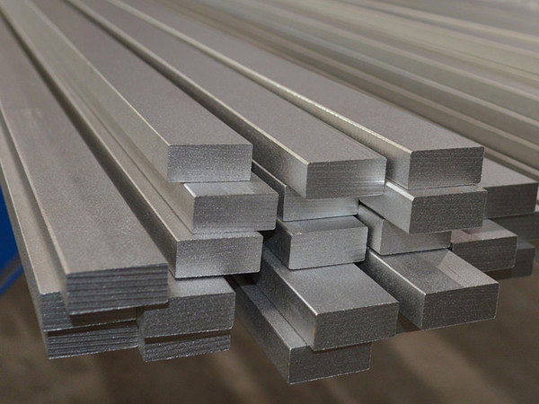 Precision stainless steel flat bars: machine-made with close tolerances