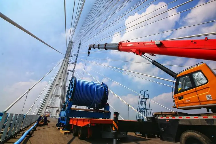 What are the main characteristics of lifting wire rope?