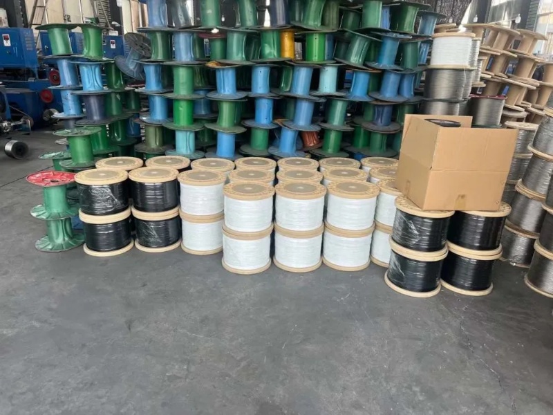 Can plastic-coated steel wire rope withstand high temperatures