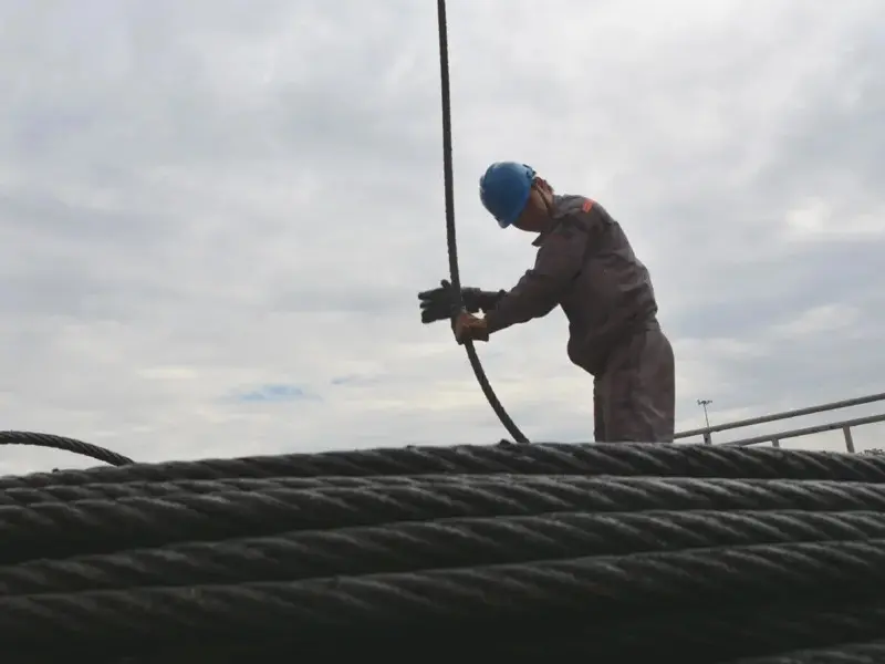 The material selection of drilling wire rope has a crucial impact on its performance and service life. The following is a detailed analysis of the material selection of drilling wire rope